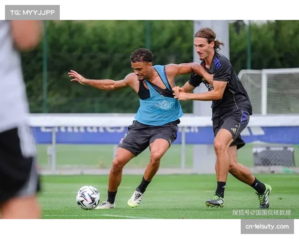 雷恩对里昂一役现两次争议判罚 鞋钉踢小腿未获红牌引质疑